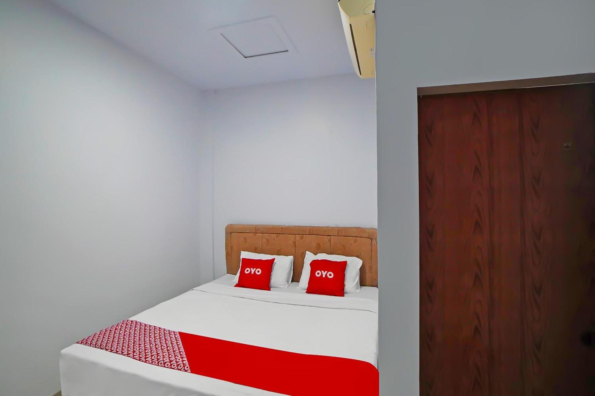 Oyo 92342 Hotel Batik Traveller Medan Esterno foto
