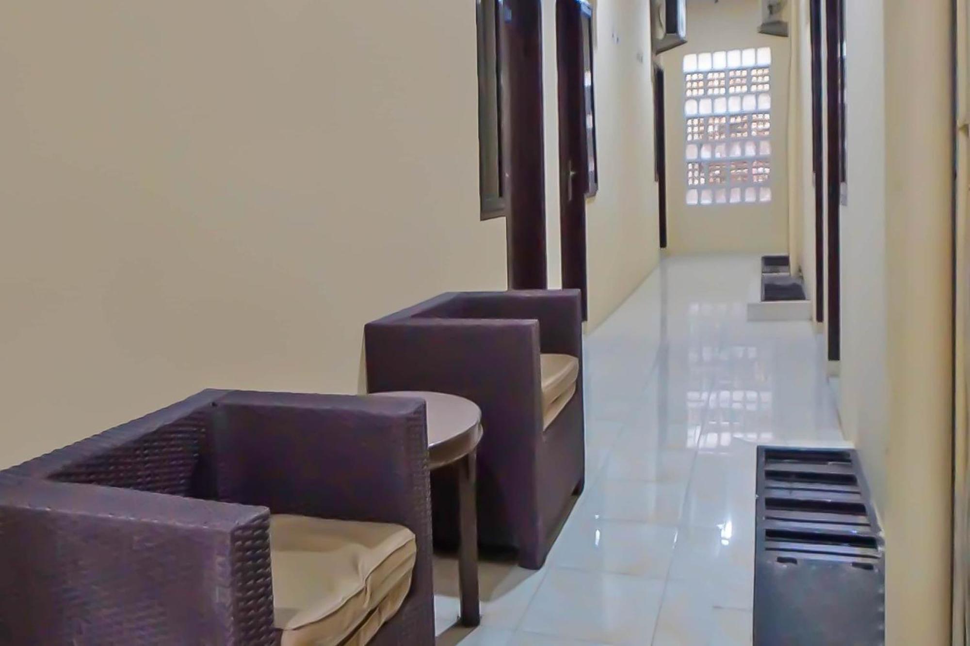 Oyo 92342 Hotel Batik Traveller Medan Esterno foto
