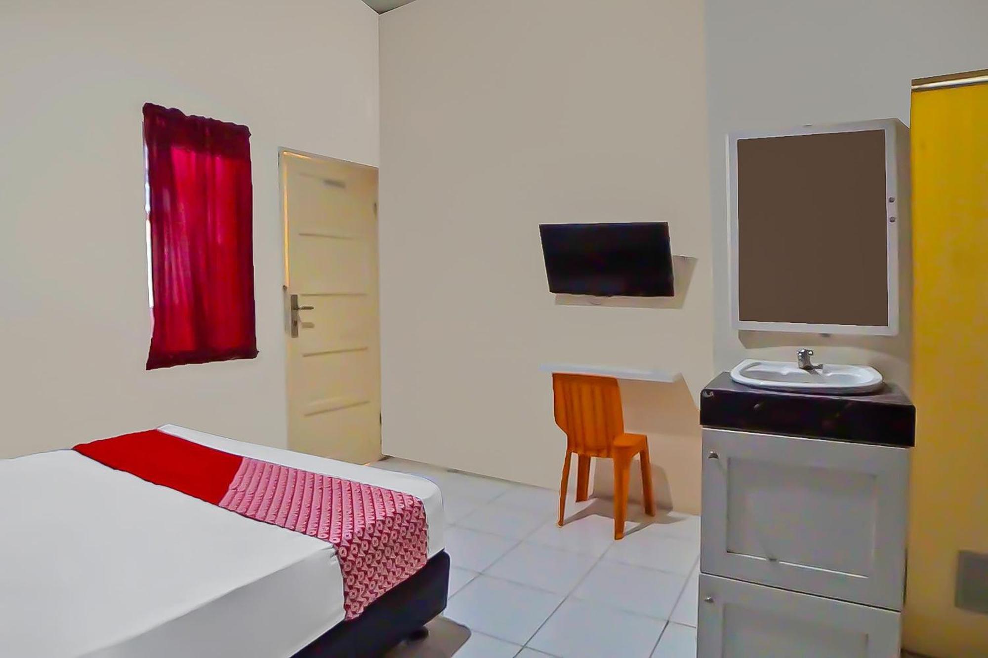 Oyo 92342 Hotel Batik Traveller Medan Esterno foto