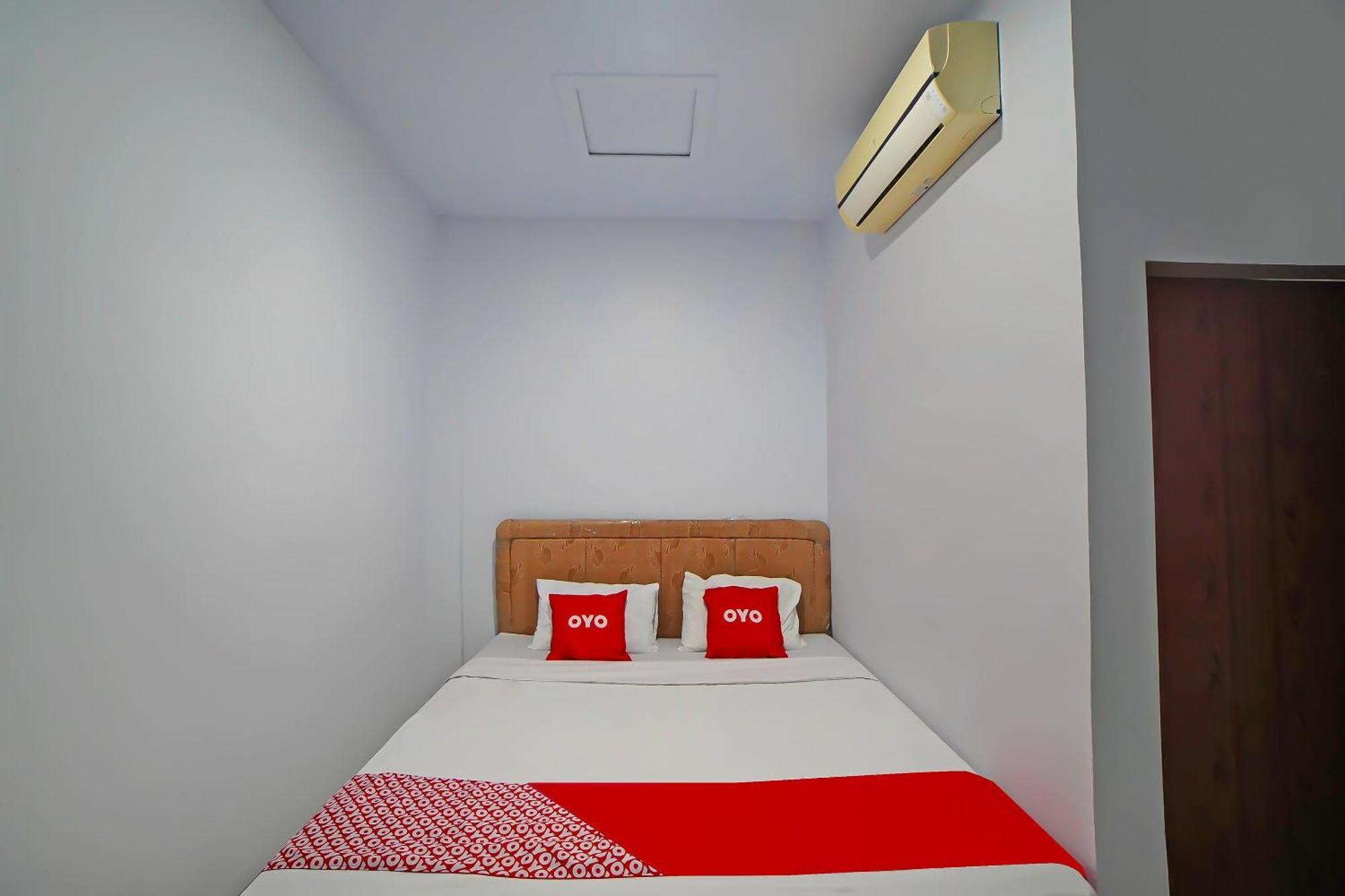 Oyo 92342 Hotel Batik Traveller Medan Esterno foto