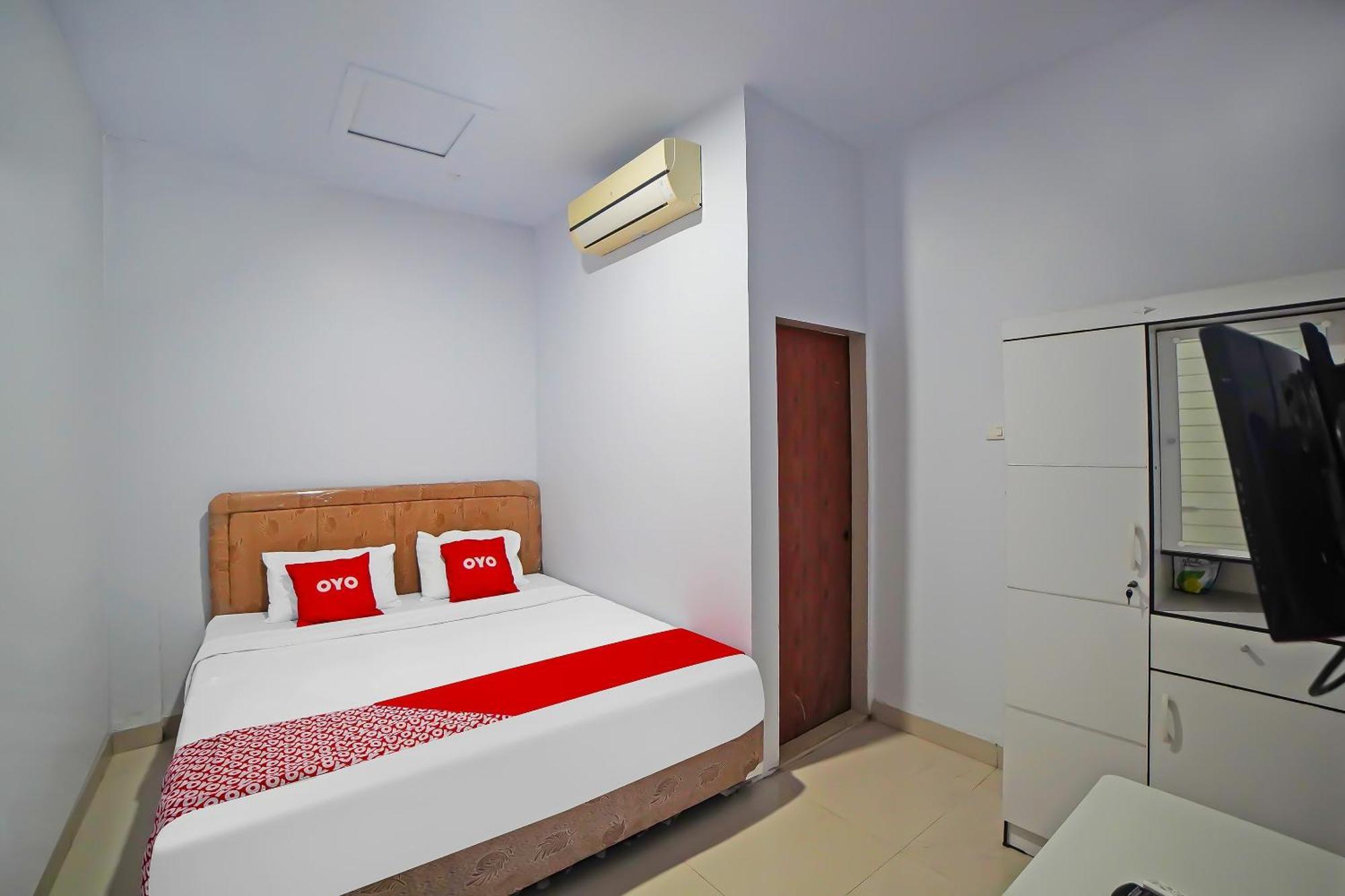 Oyo 92342 Hotel Batik Traveller Medan Esterno foto