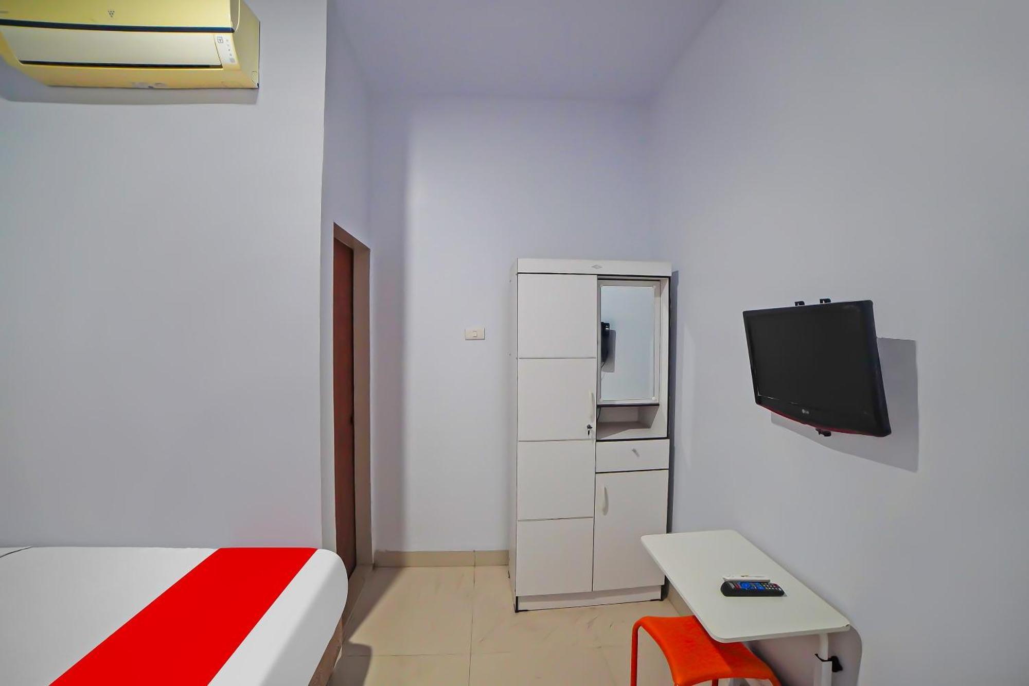 Oyo 92342 Hotel Batik Traveller Medan Esterno foto